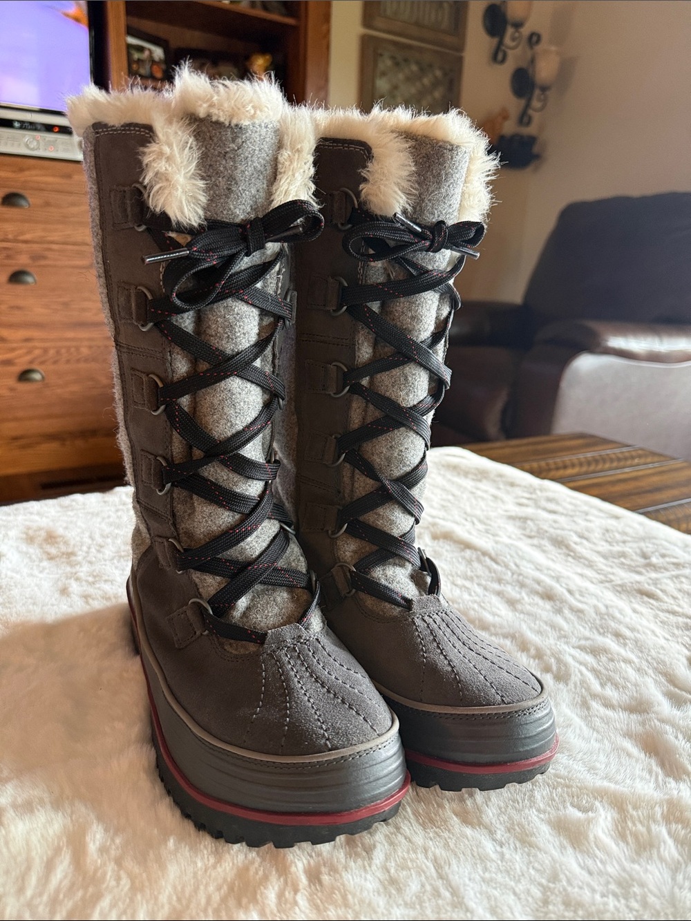 Women's Sorel Tivoli Gray Faux Fur Lace-Up Winter Boots